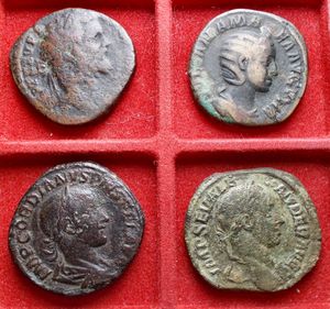 obverse: Impero Romano Insieme di 4 sesterzi