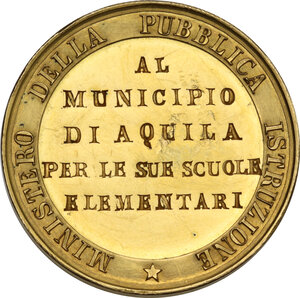 reverse: Umberto I (1878-1900).. Medaglia di piccolo modulo in oro coniata dal Ministero della Pubblica Istruzione e conferita al Municipio dell  Aquila per le sue scuole elementari