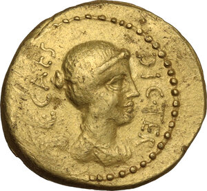 obverse: Julius Caesar. .  AV Aureus, Rome mint, late 46-early 45 BC. L. Munatius Plancus, praefectus Urbi