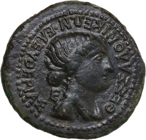 obverse: Marcus Antonius and Octavian. AE 29 mm. Thessalonica mint, Macedon, c. 37 BC