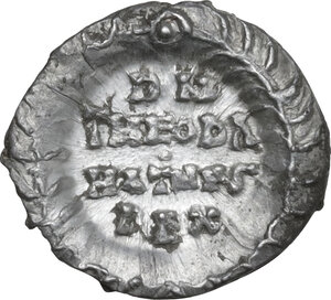 reverse: Ostrogothic Italy. Theodahad (534-536).. AR Quarter Siliqua in the name of Justinian I, Ravenna mint