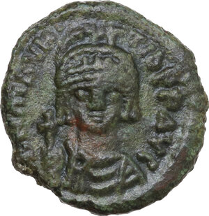 obverse: Maurice Tiberius (582-602).. AE Half Follis, Ravenna mint