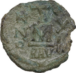 reverse: Heraclius (610-641).. AE Follis, Ravenna mint