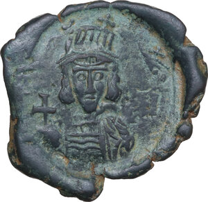 obverse: Constantine IV Pogonatus, with Heraclius and Tiberius (668-685).. AE Follis. Syracuse mint. Struck 669-672 AD