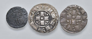 reverse: Stato Pontificio. Sec. XIV. Lotto di tre (3) monete in argento e mistura.. Da q.BB a BB