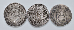 obverse: Stato Pontificio. Sec. XVI. Lotto di tre (3) monete in argento. Giuli (3). Da MB a q.BB
