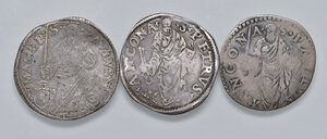 reverse: Stato Pontificio. Sec. XVI. Lotto di tre (3) monete in argento. Giuli (3). Da MB a q.BB
