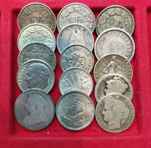 obverse: MONDO. Lotto molto interessante di 15 monete in argento. Conservazioni varie.
