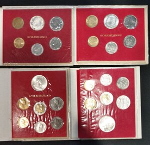 obverse: VATICANO. Lotto 04 Folder Divisionali GIOVANNI PAOLO II con 06 e 07 monete di cui 1 in argento (lire 500), anni: 1979, 1981, 1982 1983. 