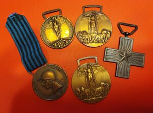 obverse: Lotto 5 medaglie militari WWI/WWII italia. Conservazioni come da foto.