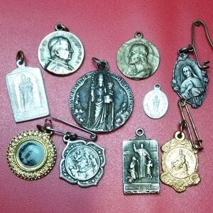 obverse: Lotto 10 medagliette a tema religioso molto interessanti. Metalli e conservazioni varie.