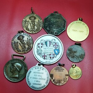 reverse: Lotto 10 medaglie a tema vario molto interessanti. Metalli e conservazioni varie.