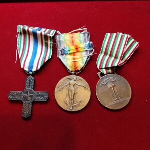 obverse: Lotto 3 medaglie militari WWI/WWII italia. Conservazioni come da foto.