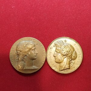obverse: Lotto 02 medaglie francesi di grosso modulo centenarie e dall ottima conservazione.