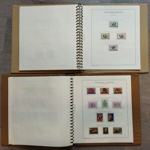 obverse: VATICANO. Lotto 02 album vintage con pagine anni  60 e  70, Incompleti. Dal 1964 al 1966 pagine vuote. (a disposizione per ulteriori foto o video, visto che sono diverse pagine.)