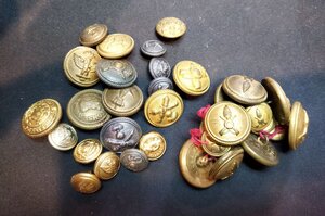 obverse: Lotto 35 bottoni militari originali. Varie le misure e le conservazioni.
