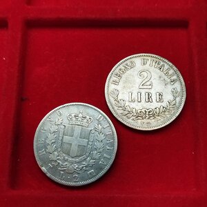 reverse: Vittorio Emanuele 2°. Lotto 02 monete: 1.) Valore - Lire 2 del 1863 Napoli, MB/qBB. NC. 2.) Stemma - Lire 2 del 1863 Torino. MB/qBB. 