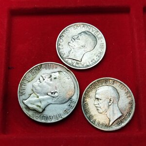 obverse: Vittorio Emanuele 3°. Lotto 03 monete in argento: Lire 10 BIGA del 1928* qBB/NC; + 2 pz da Lire 5 Auilino del 1927 e 1930, discrete.
