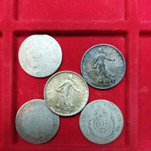 reverse: FRANCIA. Lotto 5 monete in argento da 1 Franc. Conservazioni varie.
