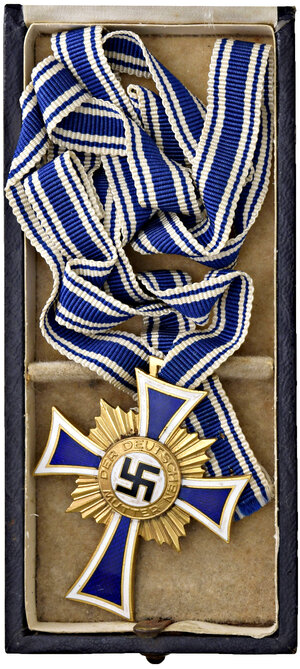 reverse: Germania. Terzo Reich. Croce Grado Oro per le madri dei soldati tedeschi in astuccio originale. 