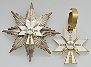 obverse: Croazia 1941. Ordine della corona di Re Zvonimir. Croce da Commendatore Ø mm 60 e Croce da petto Ø mm 92. R. 