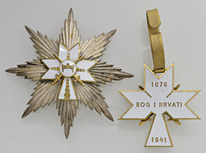 reverse: Croazia 1941. Ordine della corona di Re Zvonimir. Croce da Commendatore Ø mm 60 e Croce da petto Ø mm 92. R. 