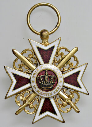 obverse: Romania. Ordine della Corona di Romania. Croce da Cavaliere con spade.
