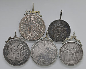 obverse: Insieme di 5 monete varie di modulo medio-grande tutte con appiccagnolo d epoca.