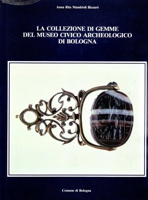 obverse: MANDRIOLI BIZZARRI  A.R. - La collezione di gemme del Museo Civico Archeologico di Bologna. Bologna, 1987.  pp 196,  tavv. 4 a colori + 2 di disegni, + 351 illustrazioni e descrizioni in b\n. rilegatura editoriale, buono stato, raro.