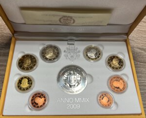 obverse: Vaticano. Benedetto XVI. Divisionale 2009 Proof in cofanetto, con medaglia argento