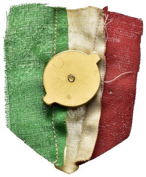 reverse: Medaglie Estere. Spagna. Distintivo Guardia Civil di fattura moderna su ritaglio di nastrino tricolore. 
