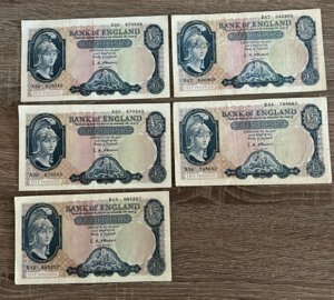 obverse: Gran Bretagna. Elisabetta II. Lotto di 5 banconote da 5 pounds 1961. conservazioni medie BB-SPL