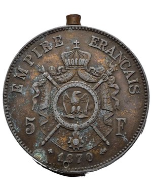 reverse: Impero Francese – Napoleone III (1852-1870) –  Accendino - Raro. Curioso accendino realizzato sulla forma e l’iconografia di una moneta da 5 franchi del 1870 di Napoleone III. Cu (Ø 37.5mm, 24.1gr). Conservazione SPL.  Raro (R).