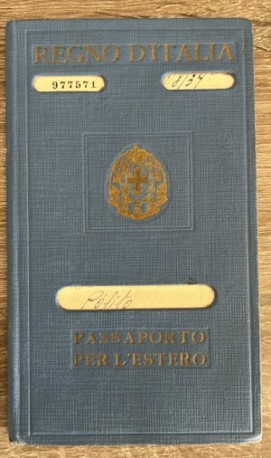 obverse: REGNO D ITALIA. Passaporto per l estero anno 1942, con fototessera e timbri all interno. Ottimo stato