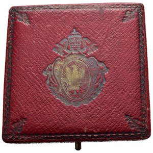 obverse: Vaticano. Benedetto XV (1914-1922). Scatola per medaglia, vuota, discrete condizioni.