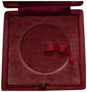 reverse: Vaticano. Benedetto XV (1914-1922). Scatola per medaglia, vuota, discrete condizioni.