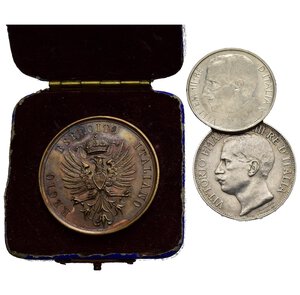 obverse: Regno d Italia. Vittorio Emanuele III. Lotto di 2 monete e una medaglia con scatola