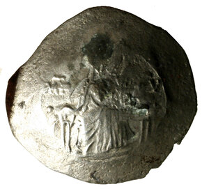 reverse: GIOVANNI II Comnenus (1118–1143) Aspron trachy per Thessalonica. B. Vergine nimbata, in trono, con pallium e maphorium tra MHP (ligate ) – ΘV R/ L imperatore stante, di fronte, con loros, tiene un labaro e l akakia . Dumb. 11; Sear 1952.    AR  (g. 4,15)   RARO   +BB