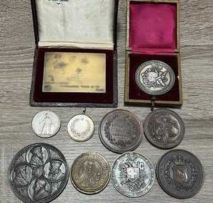 reverse: Medaglie. Lotto di 10 medaglie, si segnala Svizzera: Thun (con scatola), Bern Burgdorf 1891 argento (Con scatola), Ginevra Tiri federali 1887 argento, Vittorio Emanuele II 