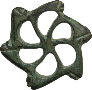 obverse: BRONZE OPENWORK FIBULA Roman period, c. 2nd - 4th century AD. Roman bronze fibula configured in a openwork hexahedron. Diameter: 29 mm