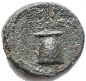 obverse: Sicily, Syracuse, after 212. Æ (12,8 x 13,5 mm. 2,07g). Head of Apollo l. R/ Apex. CNS II, 214. Rare. Green patina, near VF/VF