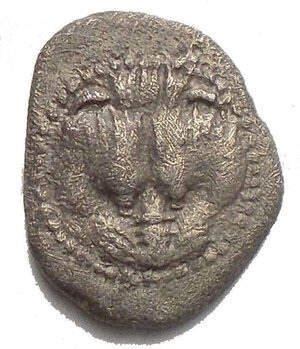 reverse: Mondo Greco. Sicilia. Leontini. Litra, 475-466 a.C. D/ Testa di leone di fronte. R/ ΛEON. Chicco d orzo. SNG ANS 216. AG. g 0.63, mm 8,9 x 11,08. RR. BB+. Patina