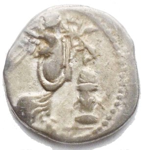 reverse: Repubblica Romana. L. Rubrius Dossenus. Quinario, ca. 87 a.C. D/ Testa di Nettuno a destra. R/ Vittoria a destra. Davanti, altare fallico. Cr. 348/4. B 4. AG. g. 1.70 BB+/BB