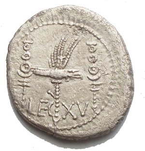 obverse: Repubblica Romana. Marco Antonio. Denario Ag 32-31 a.C. D/ ANT. AVG. III VIR. R. P. C. Galera pretoriana naviga a destra. R/ Aquila legionaria tra due stendardi. Sotto, LEG XV. Cr. 544/30. g 3.61, mm 17,06 x 18,36. Esemplare con legende complete