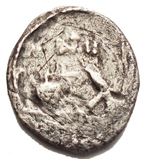 obverse: Repubblica Romana - Lepido e Marco Antonio. Quinario Ag. g 1,07. Gallia Transalpina. 43 ac.  M ANT IMP Lituus, brocca e corvo. r/ Vittoria in piedi a ds incorona trofeo. Crawford 489/4. Evidenti traccie di ribattitura. qBB. Raro