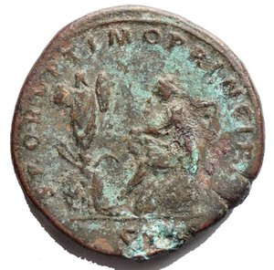 reverse: Traiano 98-117 d.C. - Sesterzio 105 d.C. AE g 26,7 mm 33,4 d/IMP CAES NERVAE TRAIANO AVG GER DAC PM TR P COS V PP Busto di Traiano a destra con leggero drappeggio sulla spalla opposta. R/. OPTIMO PRINCIPI SC Daco seduto a sinistra su scudi in atteggiamento di lutto, trofeo a sinistra, con armi alla base. Sear 3196var; C534; RIC 564. BB+ Rara Patina variegata Intonso