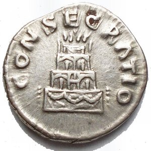 reverse: Antonino Pio (138-161). Denario emesso sotto Marco Aurelio. D/ DIVVS ANTONINVS. Testa nuda a destra. R/ CONSECRATIO. Pira a quattro piani, sormontata da quadriga. RIC (M. Aur.) 436. C. 164. AG. g. 3.31 mm. 18.06 qSPL.