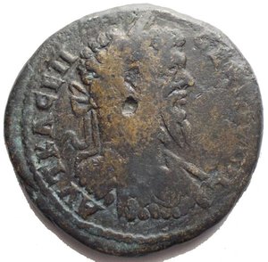 obverse: SEPTIMIUS SEVERUS (193 - 211) Philippopolis in Thrakien d= 29.4 mm Bronze. AUT K L CEP - CEUHPOC P. Büste mit Lorbeerkranz und Panzer (darauf Gorgoneion) rechts. Rs: MHTPO FIL - IPPOPOLEWC. Behelmter Ares in Feldtracht en face stehend, den Kopf nach rechts gewandt, in der Rechten Lanze und mit der Linken Schild haltend. BMC - . SNG Cop. - . Muschmoff - . Varbanov 1129. 17,45g. Sehr selten. SS