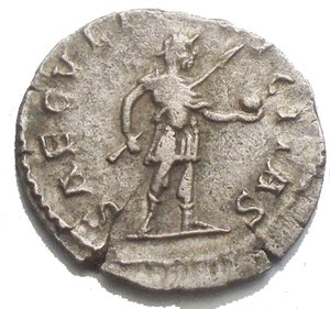 reverse: Impero Romano. Postumo. 260-269 d.C. AR Antoniniano. D/ Busto radiato verso destra. R/ Postumo stante verso sinistra con globo e lancia. RIC.83. Peso 2,75 gr. Diametro 18,9 x 20,1 mm. 