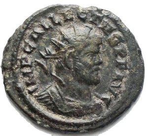 obverse: Alletto (Impero di Britannia, 293-296), Quinario, Londinium, 293-296 d.C.; AE (g 2,95; mm 21,4 x 19,35); IMP C ALLECTVS P F AVG, busto radiato, drappeggiato e corazzato a d., Rv. VIRTVS AVG, galea in navigazione verso d.; in ex. QL. RIC 55. Patina verde intenso, q.spl. Allectus (The British Empire, 293-296), Quinarius, Londinium, AD 293-296; AE (g 2,95; mm 21,4 x 19,35); IMP C ALLECTVS P F AVG, radiate, draped and cuirassed bust r., Rv. VIRTVS AVG, gally r.; in ex. QL. RIC 55. Intense green patina, about extremely fine.